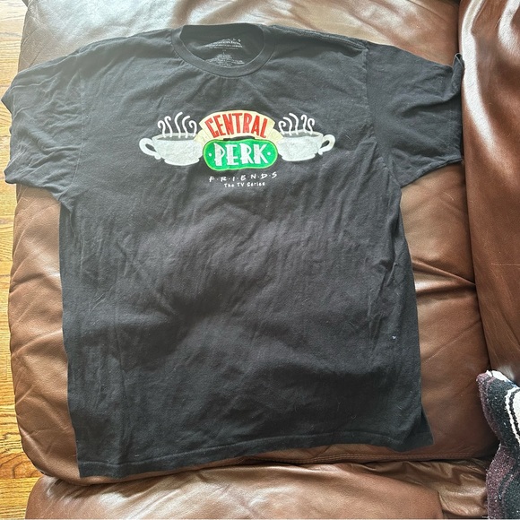 FRIENDS Licensed T Central Perk - Picture 2 of 4